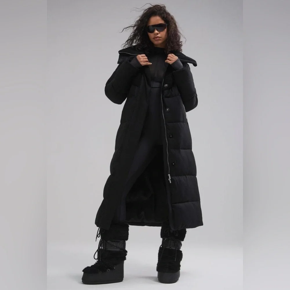 NWT Alo Yoga Snow Fall Puffer Coat Size XS Black Over coat.